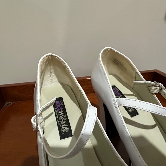 Funtasma Mary Jane Pump, White, Size 9 - Picture 2 of 9